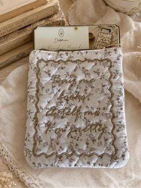 NWT Delphine Buy Me Books Floral Quilted E-Reader Pouch